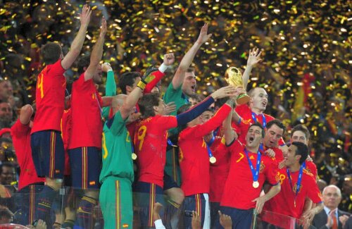 Singurul triumf iberic la un Mondial, izbutit în 2010, a fost răsplătit cu 600.000 de euro / jucător // FOTO: Guliver/ Getty Images