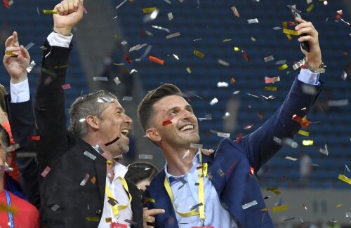 În urmă cu numai două săptămâni, Mara (stânga) sărbătoarea câștigarea Supercupei României FOTO Cristi Preda