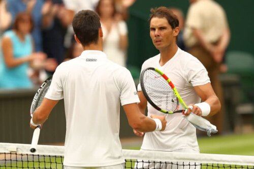 Rafael Nadal și Novak Djokovic, după duelul din semifinale de la Wimbledon 2018 FOTO: Guliver/GettyImages