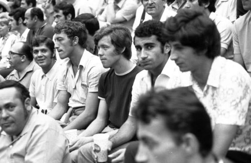 În tribune, la Mondialul din Mexic 1970, urmărind un meci alături de Sandu Neagu, Dumitrache, Dobrin, Gigi Tătaru și ziaristul Eftimie Ionescu