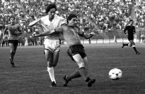 Bărbulescu în duel cu Văidean, într-un Steaua Dinamo FOTO: Arhiva GSP