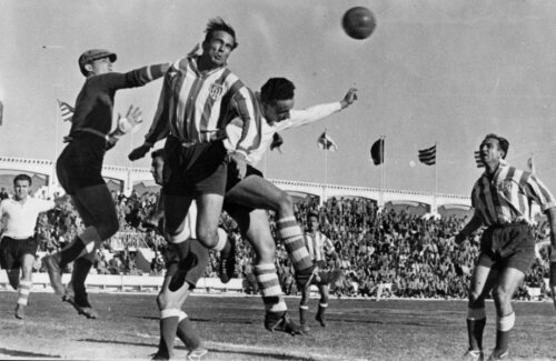 Fotografie de epocă din 1952 cu Atlético Tetuán jucând contra Santander // Foto: El Pais