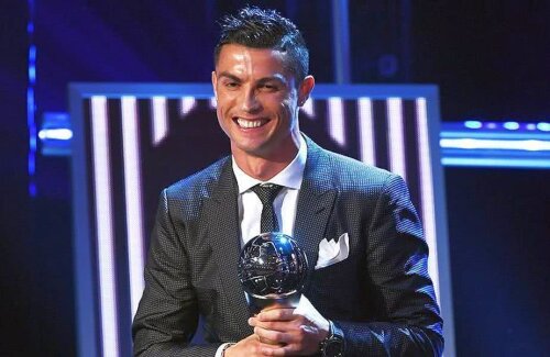 Ronaldo cu premiul de anul trecut