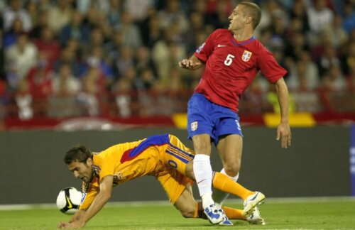 Imagine sugestivă de la Serbia - România 5-0: Mutu, fără nicio șansă în fața lui Vidici // FOTO: Raed Krishan