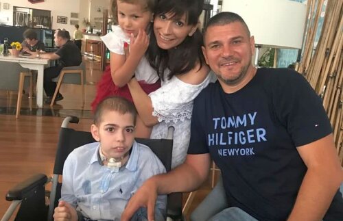 Denis, Ema, Ionela și Cosmin, o familie puternică