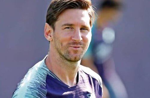 La antrenamentul de azi, Leo Messi și-a arătat noul look. Atacantul a renunțat la barba din ultima perioadă // FOTO: Instagram