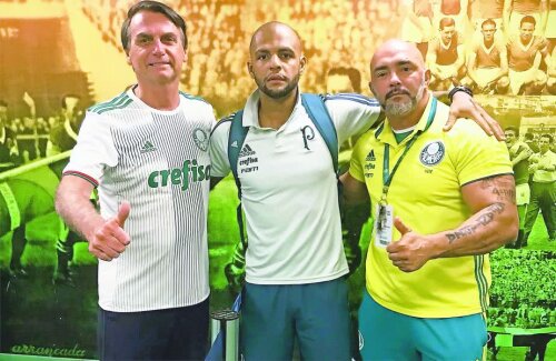 Jair Bolsonaro (stânga) este favoritul lui Felipe Melo (centru), 35 de ani, mijlocașul lui Palmeiras, ex-Fiorentina, Juventus și Inter