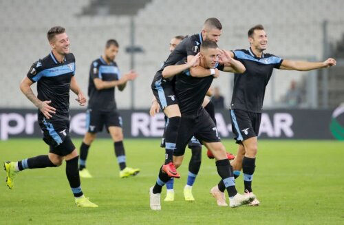 Marusic, în centrul imaginii, sărbătorind golul marcat contra lui Marseille în Europa League FOTO: Reuters