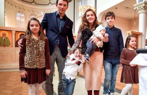 Ogăraru, alături de soția Andreea și cei cinci copii / FOTO: Libertatea