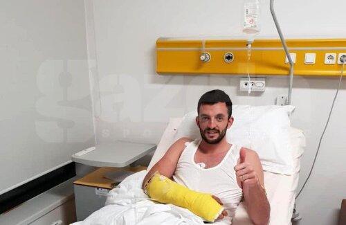 Cătălin Straton, pe patul de spital după operația de la clinica de la București