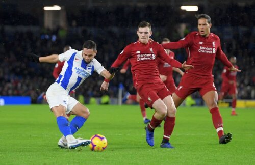 Florin Andone (stânga) rămâne cu cele 3 goluri în acest sezon la Brighton Foto: Guliver/Getty Images