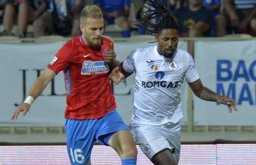 Carlos Fortes, dreapta, în duel cu viitorul său coleg de la FCSB, Bogdan Planic Foto: Cristi Preda