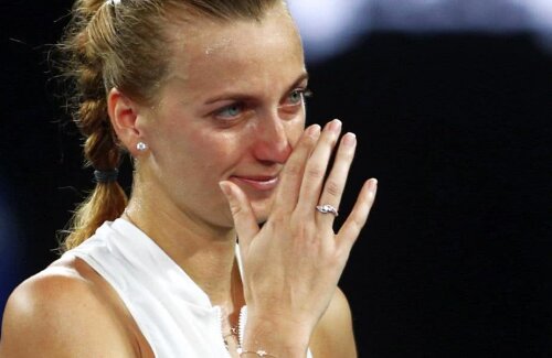 Petra Kvitova a fost extrem de emoționată după victoria cu Ashleigh Barty // FOTO: Reuters