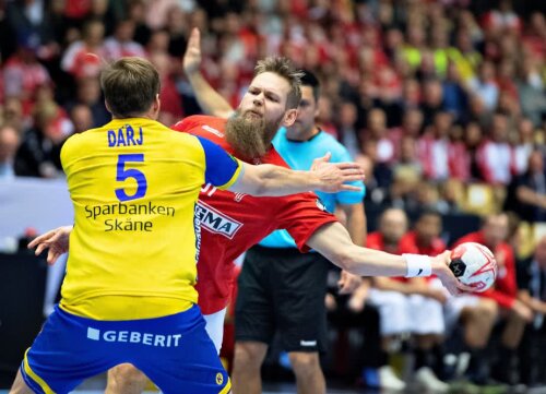 Nikolaj Oeris Nielsen (Danemarca) într-o acțiune la meciul cu Suedia
