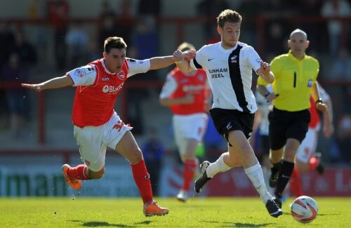 Jordan Mustoe, în stânga, pe vremea când evolua la Morecambe, în ligile inferioare din Anglia // FOTO: Guliver/Getty Images