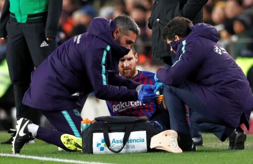 Leo Messi s-a accidentat în repriza secundă a meciului cu Valencia // FOTO: Reuters