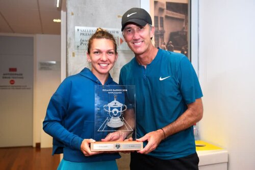 Simona Halep și Darren Cahill după triumful la Roland Garros în 2018 // Foto: Guliver/GettyImages