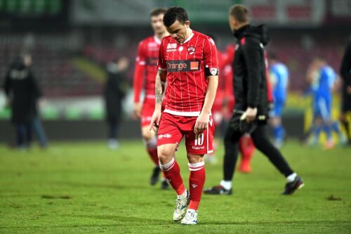 Dan Nistor are de ce să privească în pământ: Dinamo va juca în play-out pentru al doilea an consecutiv // FOTO: GSP