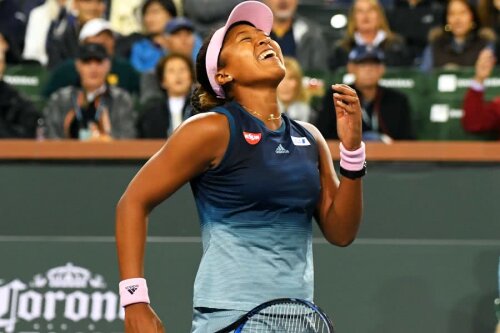 Naomi Osaka, celebrând victoria cu Danielle Rose Collins // FOTO: Reuters