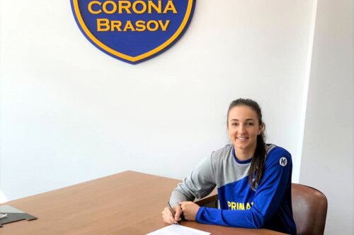Eliza Buceschi și-a prelungit contractul cu Corona Brașov
