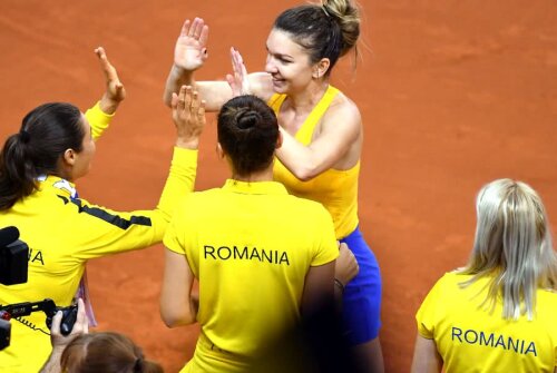 Simona Halep salută echipa României de Fed Cup // FOTO: Raed Krishan