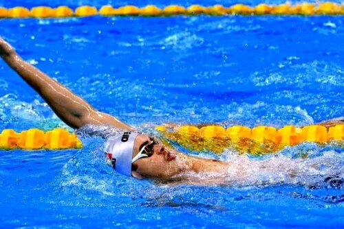 Robert Glință, cel mai valoros înotător român, și-a realizat baremul de calificare în proba sa favorită, 100 metri spate