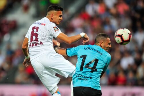 Fundașul CFR-ului, Cristi Manea