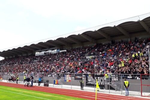 Tribuna renovată a stadionului din Sibiu a fost arhiplină, spre satisfacția lui  Vasile Miriuță // FOTO: Facebook AFC Hermannstadt