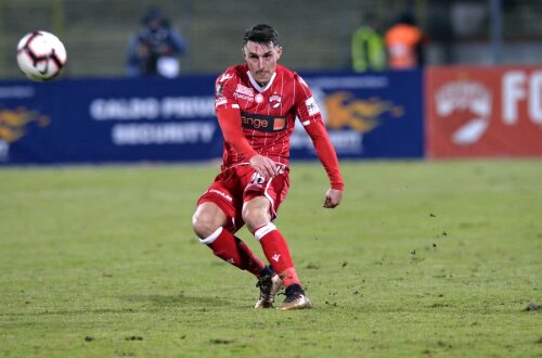 Mustoe a jucat trei meciuri la Dinamo: 37 de minute cu Poli Iași (3-0), 90 de minute cu Botoșaniul (1-2) și 57 de minute cu Gaz Metan (1-2)