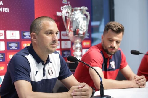 FOTO: FRF // Costel Enache și Azdren Llullaku la conferința de presă, înainte de finala Cupei României