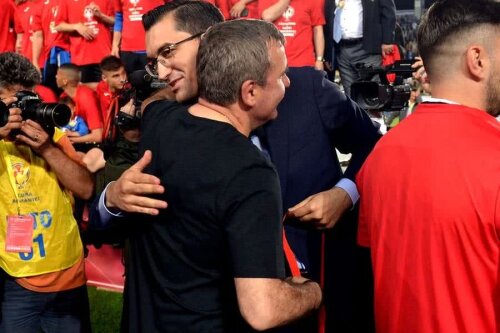 Hagi și Burleanu s-au îmbrățișat călduros după finala Cupei // FOTO: Libertatea