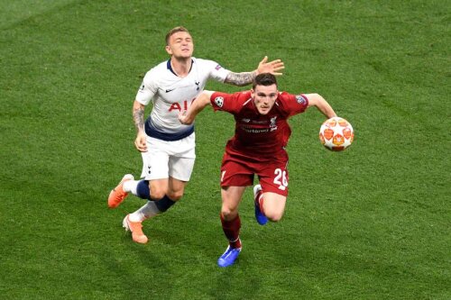 Andy Robertson, în roșu // Foto: Guliver/GettyImages