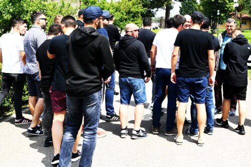 Ultrașii lui Dinamo au mers la Săftica și au boicotat conferința de prezentare a lui Eugen Neagoe // FOTO: Raed Krishan