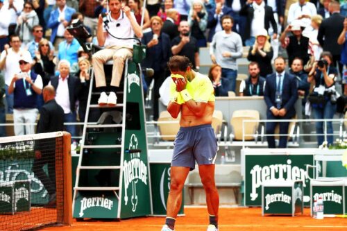 Rafael Nadal, copleșit după al 12-lea titlu la Roland Garros // FOTO: Guliver/Getty Images