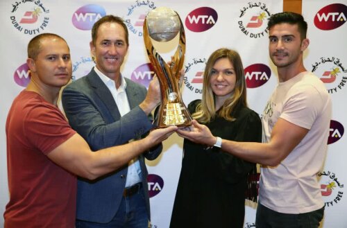 Daniel Dobre, Darren Cahill, Simona Halep și fostul fizioterapeut al numărului 8 mondial, Andrei Cristofor, foto Guliver/gettyimages