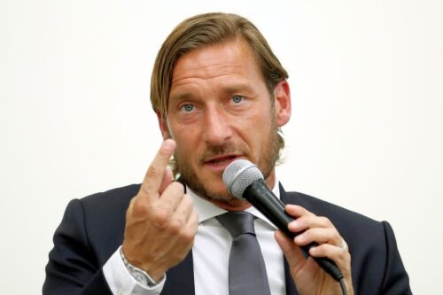 Totti și-a anunțat plecarea într-o conferință de presă incendiară FOTO: Reuters