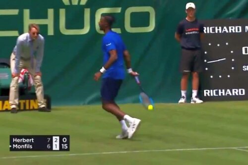 Momentul loviturii de geniu a lui Gael Monfils // Captură Tennis TV