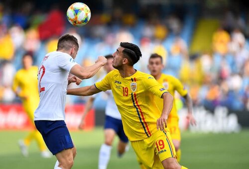 Andrei Ivan în duel cu un englez, foto: Raed Krishan, GSP