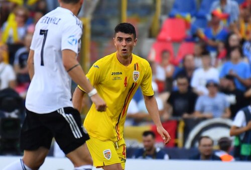 Alex Pașcanu, 20 de ani, ar putea debuta la seniori în Liga 1, la CFR Cluj sau FCSB, după 12 ani petrecuți la academia lui Leicester. Foto: Raed Krishan