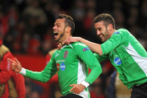 Luis Alberto (stânga) sărbătorind reușita cu Manchester United de pe Old Trafford