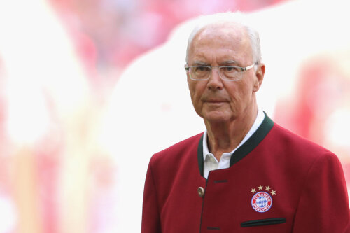 Franz Beckenbauer, 73 de ani, legenda fotbalului german, a dezvăluit că nu mai vede aproape nimic cu ochiul drept. El riscă acum un accident vascular cerebral. Foto: Guliver/GettyImages