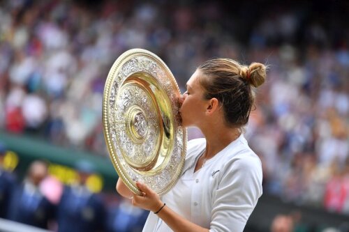 Simona Halep, sărbătorind victoria de la Wimbledon // foto: Raed Krishan