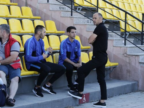 Bogdan Andone discută cu Moutinho și Salomao înaintea meciului cu Milsami Orhei
