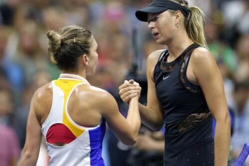Simona Halep și Maria Sharapova, la finalul meciului de la US Open 2017. foto: Reuters