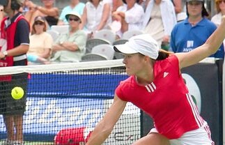 Justine Henin a obţinut prima victorie în 2010