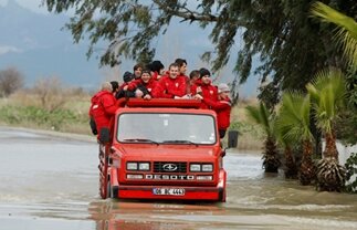 Dinamoviştii au ajuns la antrenament cu un camion! » "Cîini" acvatici :D