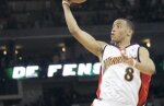 VIDEO / Monta Ellis, point guard-ul lui Golden State, dă coş şi din tribună! Cu spatele la panou!