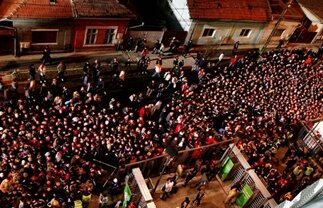 Fanii lui CFR au umplut stadionul » Puhoi vişiniu