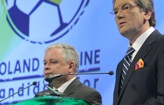 Lech Kaczynski a fost omul care a impulsionat investiţiile leşilor pentru Euro 2012 » Partenerul lui Platini