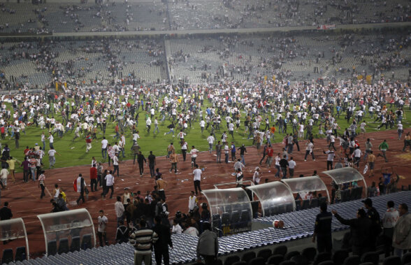 FOTO & VIDEO Fotbalul e război! Fanii lui Zamalek i-au atacat pe arbitru şi pe jucătorii oaspeţi